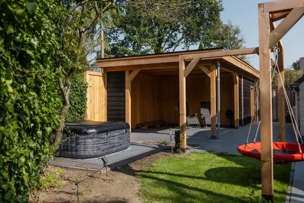 Tijdelijk Beschikbaar Douglas tuinhuis met inpandige schuur Appelscha 950x480cm