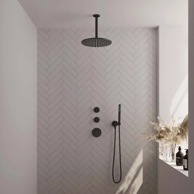 Brauer Black Carving Regendoucheset: Thermostatische Inbouwkraan met Stopkranen, Plafondarm, Douchekop 30cm, Wandhouder met Wateruitlaat, Staafhanddouche & Doucheslang - Set 6 - Geribbeld Draaiknoppen - Mat Zwart Finale Uitverkoop