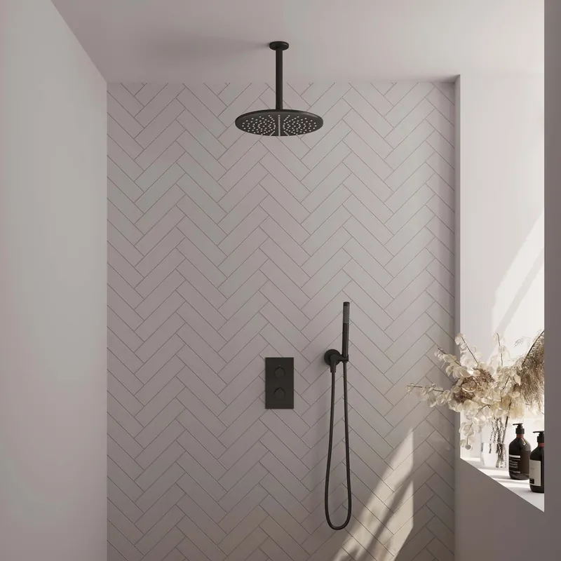 Tijdelijk Beschikbaar Brauer Black Carving Regendoucheset: Thermostatische Inbouwkraan met 3-Weg Omstel, Plafondarm, Douchekop 30cm, Wandhouder met Wateruitlaat, Staafhanddouche & Doucheslang - Set 30 - Geribbeld Draaiknoppen - Mat Zwart