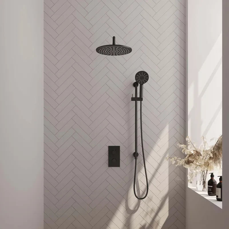 Brauer Black Carving Regendoucheset: Thermostatische Inbouwkraan met 3-Weg Omstel, Gebogen Wandarm, Douchekop 30cm, Glijstang met Wateruitlaat, 3-Standen Handdouche & Doucheslang - Set 46 - Geribbeld Draaiknoppen - Mat Zwart Seizoensaanbieding