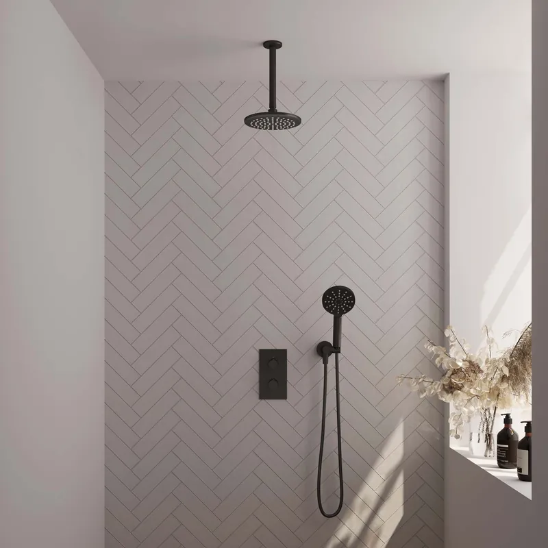 Koopje Brauer Black Editon Regendoucheset: Thermostatische Inbouwkraan met 3-Weg Omstel, Plafondarm, Douchekop 20cm, Wandhouder met Wateruitlaat, 3-Standen Handdouche & Doucheslang - Set 35 - Draaiknoppen - Mat Zwart