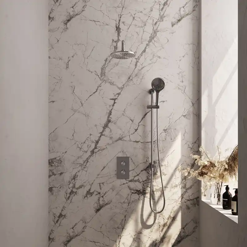 Direct Verzonden Brauer Brushed Carving Regendoucheset: Thermostatische Inbouwkraan met 3-Weg Omstel, Gebogen Wandarm, Douchekop 20cm, Glijstang met Wateruitlaat, 3-Standen Handdouche & Doucheslang - Set 45 - Geribbeld Draaiknoppen - PVD - Geborsteld RVS