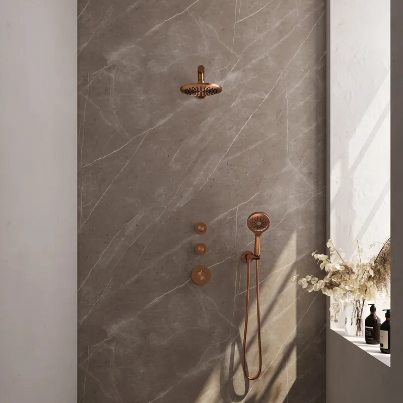 Brauer Copper Carving Regendoucheset: Thermostatische Inbouwkraan met Stopkranen, Rechte Wandarm, Douchekop 20cm, Wandhouder met Wateruitlaat, 3-Standen Handdouche & Doucheslang - Set 7 - Geribbeld Draaiknoppen - PVD - Geborsteld Koper Fabrieksprijs