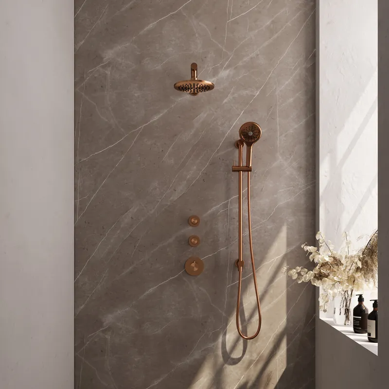 Brauer Copper Carving Regendoucheset: Thermostatische Inbouwkraan met Stopkranen, Rechte Wandarm, Douchekop 20cm, Glijstang met Wateruitlaat, 3-Standen Handdouche & Doucheslang - Set 19 - Geribbeld Draaiknoppen - PVD - Geborsteld Koper Alleen Vandaag