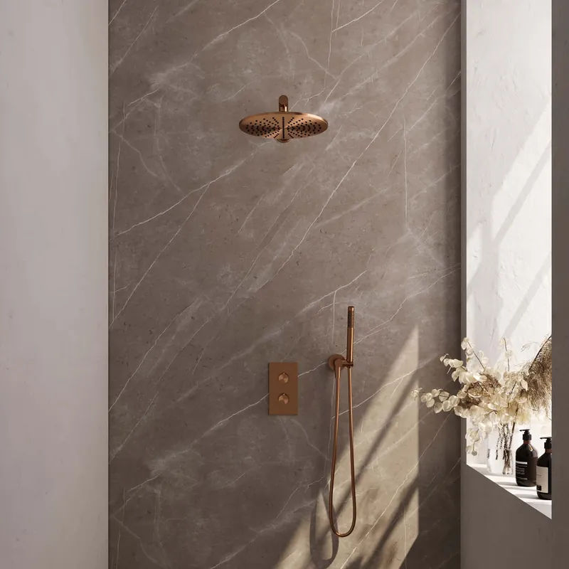 Favoriet Brauer Copper Carving Regendoucheset: Thermostatische Inbouwkraan met 3-Weg Omstel, Rechte Wandarm, Douchekop 30cm, Wandhouder met Wateruitlaat, Staafhanddouche & Doucheslang - Set 26 - Geribbeld Draaiknoppen - PVD - Geborsteld Koper