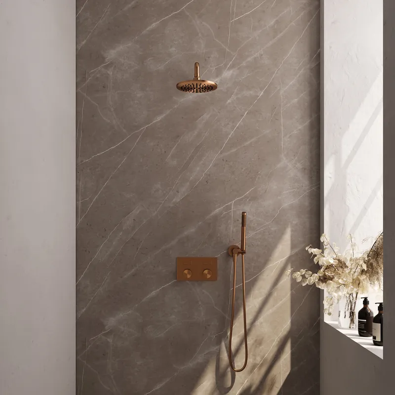 Lage Prijs Brauer Copper Carving Regendoucheset: Thermostatische Inbouwkraan met Drukknoppen, Gebogen Wandarm, Douchekop 20cm, Wandhouder met Wateruitlaat, Staafhanddouche & Doucheslang - Set 51 - Geribbeld Draaiknoppen - PVD - Geborsteld Koper