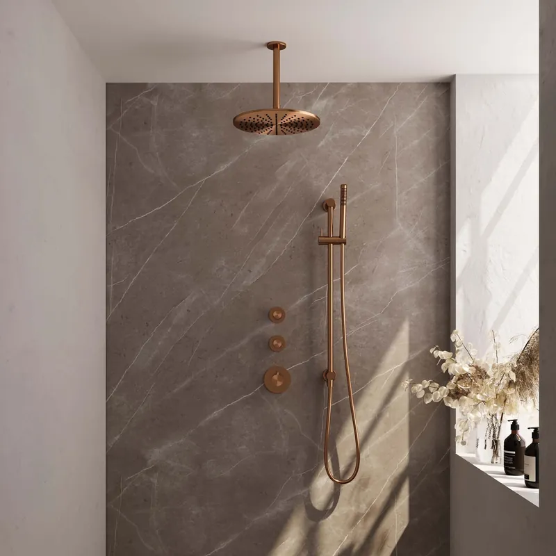 Flitsaanbieding Brauer Copper Editon Regendoucheset: Thermostatische Inbouwkraan met Stopkranen, Plafondarm, Douchekop 30cm, Glijstang met Wateruitlaat, Staafhanddouche & Doucheslang - Set 18 - Draaiknoppen - PVD - Geborsteld Koper