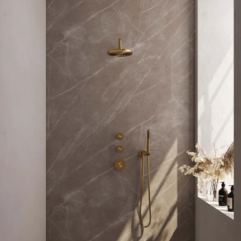 Brauer Gold Carving Regendoucheset: Thermostatische Inbouwkraan met Stopkranen, Gebogen Wandarm, Douchekop 20cm, Wandhouder met Wateruitlaat, Staafhanddouche & Doucheslang - Set 3 - Geribbeld Draaiknoppen - PVD - Geborsteld Goud Bestseller