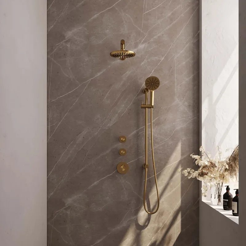 Brauer Gold Carving Regendoucheset: Thermostatische Inbouwkraan met Stopkranen, Rechte Wandarm, Douchekop 20cm, Glijstang met Wateruitlaat, 3-Standen Handdouche & Doucheslang - Set 19 - Geribbeld Draaiknoppen - PVD - Geborsteld Goud Laatste Versie
