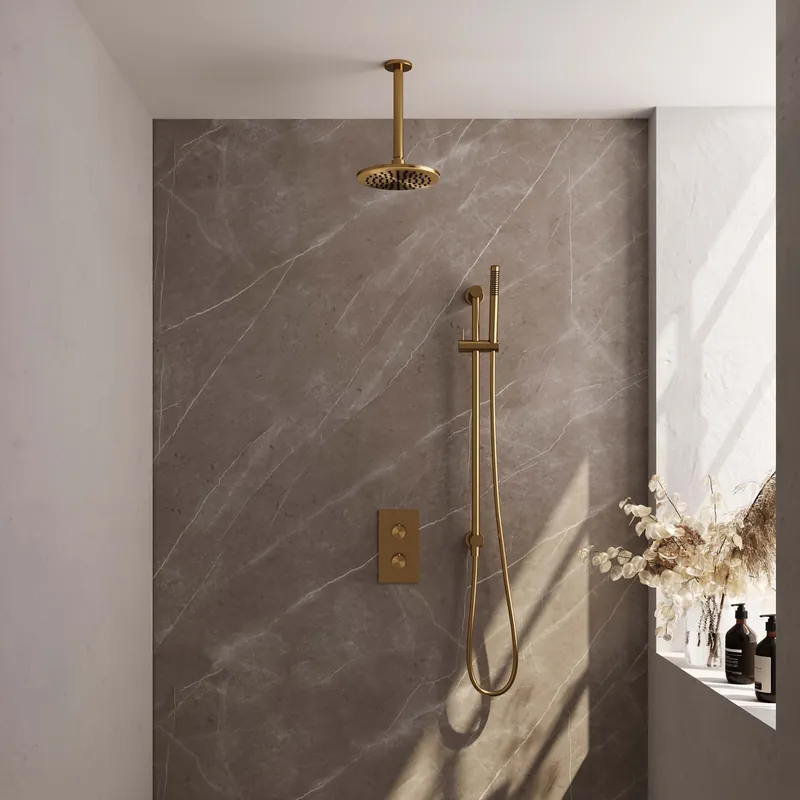 Snelle Levering Brauer Gold Editon Regendoucheset: Thermostatische Inbouwkraan met 3-Weg Omstel, Plafondarm, Douchekop 20cm, Glijstang met Wateruitlaat, Staafhanddouche & Doucheslang - Set 41 - Draaiknoppen - PVD - Geborsteld Goud