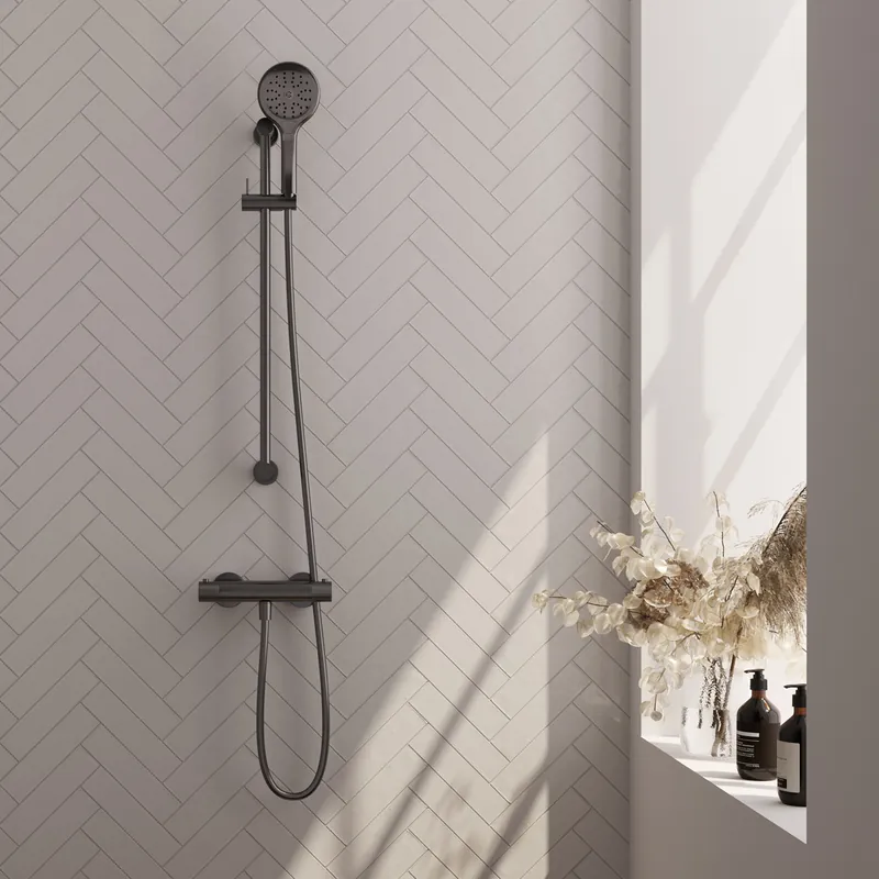 Brauer Gunmetal Carving Doucheset: Thermostatische Opbouwkraan met Glijstang, Staafhanddouche & Doucheslang - Set 2 - Geribbeld Draaiknoppen - PVD - Geborsteld Gunmetal Tijdelijk Beschikbaar