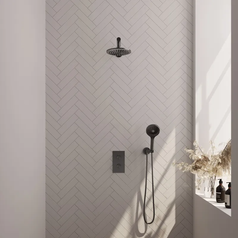 Hete Deal Brauer Gunmetal Carving Regendoucheset: Thermostatische Inbouwkraan met 3-Weg Omstel, Rechte Wandarm, Douchekop 20cm, Wandhouder met Wateruitlaat, 3-Standen Handdouche & Doucheslang - Set 31 - Geribbeld Draaiknoppen - PVD - Geborsteld Gunmetal