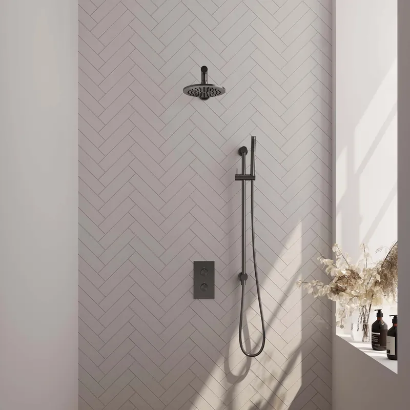 Must-Have Brauer Gunmetal Carving Regendoucheset: Thermostatische Inbouwkraan met 3-Weg Omstel, Rechte Wandarm, Douchekop 20cm, Glijstang met Wateruitlaat, Staafhanddouche & Doucheslang - Set 37 - Geribbeld Draaiknoppen - PVD - Geborsteld Gunmetal