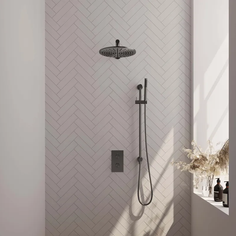 Brauer Gunmetal Carving Regendoucheset: Thermostatische Inbouwkraan met 3-Weg Omstel, Rechte Wandarm, Douchekop 30cm, Glijstang met Wateruitlaat, Staafhanddouche & Doucheslang - Set 38 - Geribbeld Draaiknoppen - PVD - Geborsteld Gunmetal Koopje