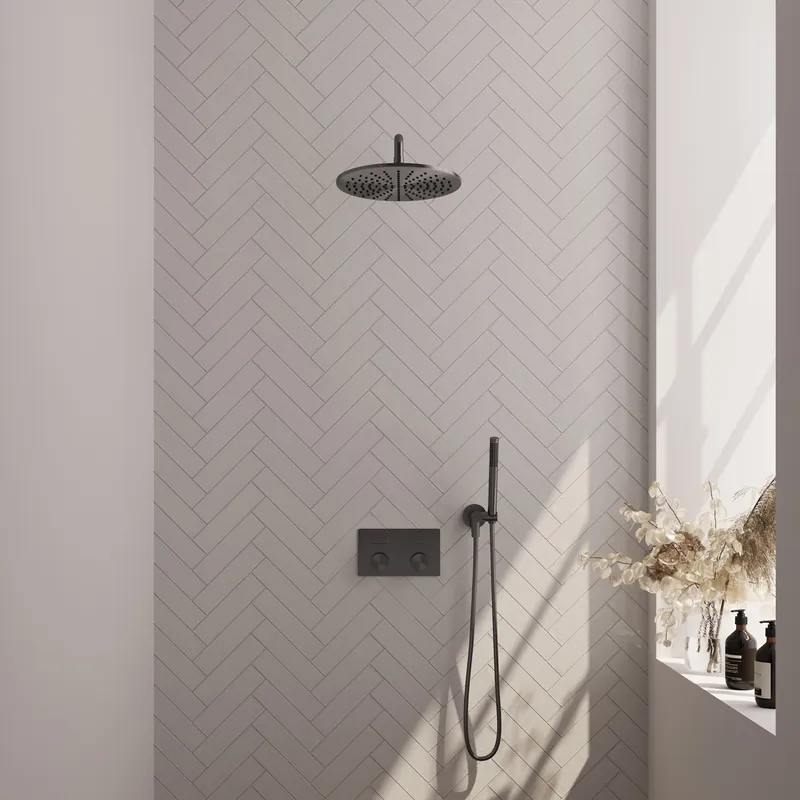 Exclusieve Aanbieding Brauer Gunmetal Carving Regendoucheset: Thermostatische Inbouwkraan met Drukknoppen, Gebogen Wandarm, Douchekop 30cm, Wandhouder met Wateruitlaat, Staafhanddouche & Doucheslang - Set 52 - Geribbeld Draaiknoppen - PVD - Geborsteld Gunmetal