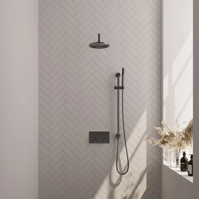 Flitsaanbieding Brauer Gunmetal Carving Regendoucheset: Thermostatische Inbouwkraan met Drukknoppen, Gebogen Wandarm, Douchekop 20cm, Glijstang met Wateruitlaat, Staafhanddouche & Doucheslang - Set 63 - Geribbeld Draaiknoppen - PVD - Geborsteld Gunmetal