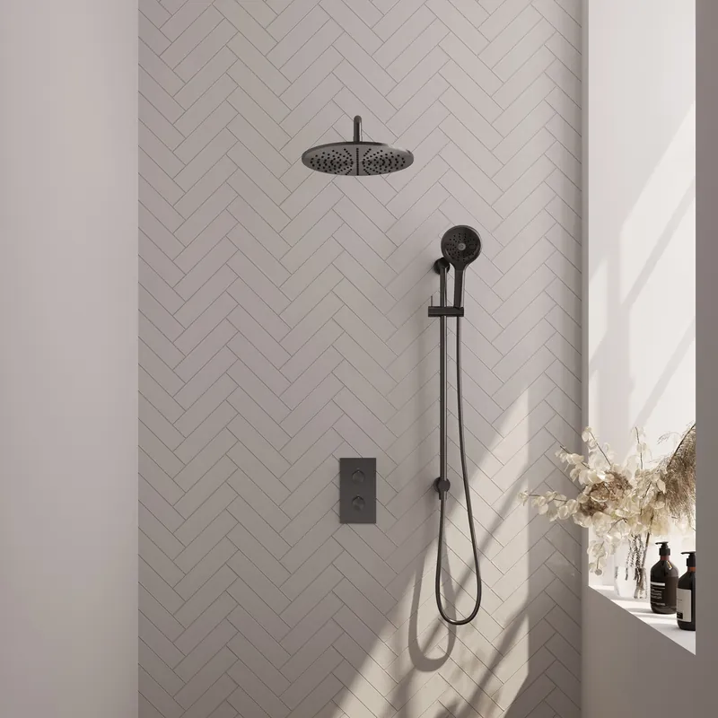 Brauer Gunmetal Editon Regendoucheset: Thermostatische Inbouwkraan met 3-Weg Omstel, Gebogen Wandarm, Douchekop 30cm, Glijstang met Wateruitlaat, 3-Standen Handdouche & Doucheslang - Set 46 - Draaiknoppen - PVD - Geborsteld Gunmetal Finale Uitverkoop