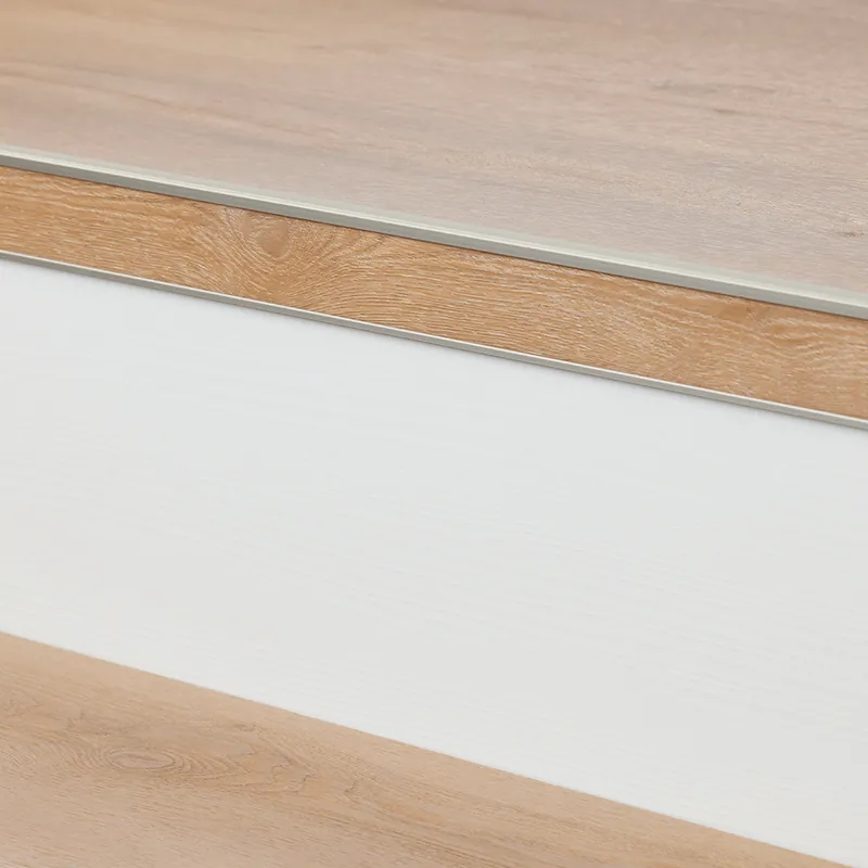 Stootbord PVC - 130x18x0,22cm - Houtstructuur - Wit RAL9010 Nu Kopen